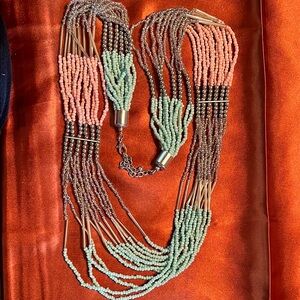 Elegant Beaded Necklace in Coral and Mint